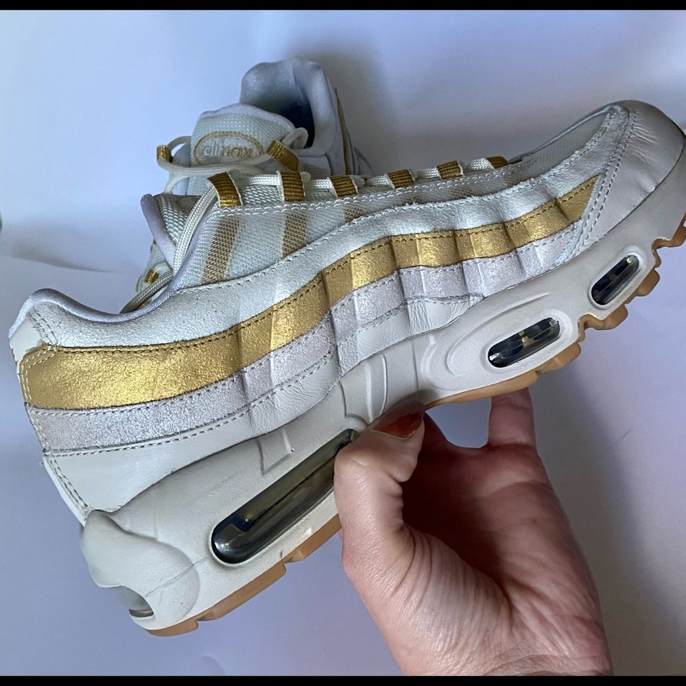 Nike air max 95 gold and cream